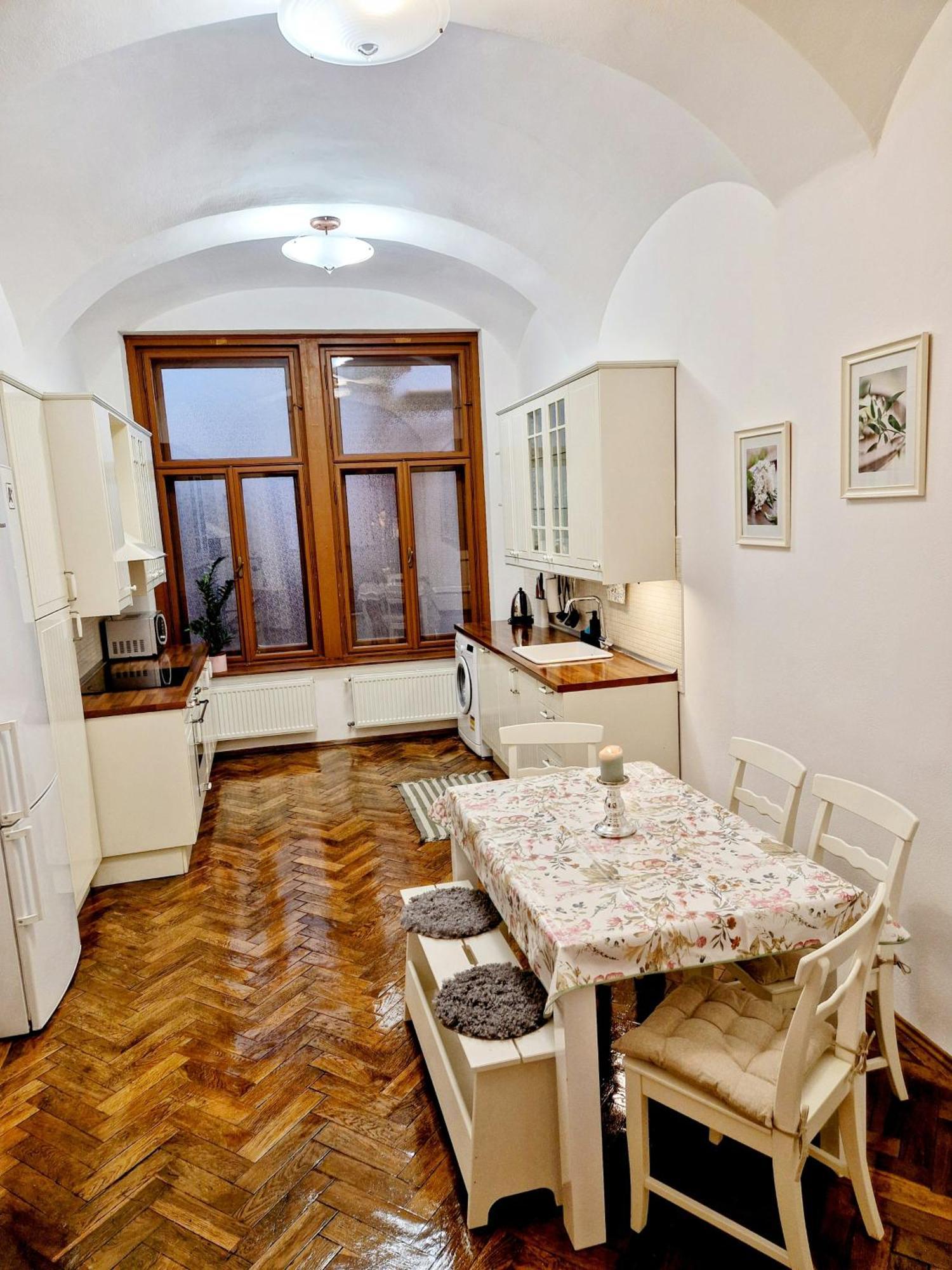 Marina Old Town Apartment コシツェ エクステリア 写真